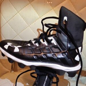 Under Armor Youth Cleats